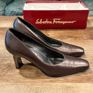 Salvatore Ferragamo Women's Sangria Leather Pumps Size 7.5 US Nappa Calf